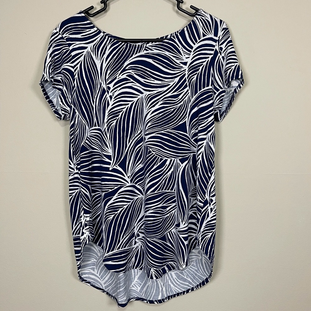 Alfani navy white botanical leaf print t-shirt M